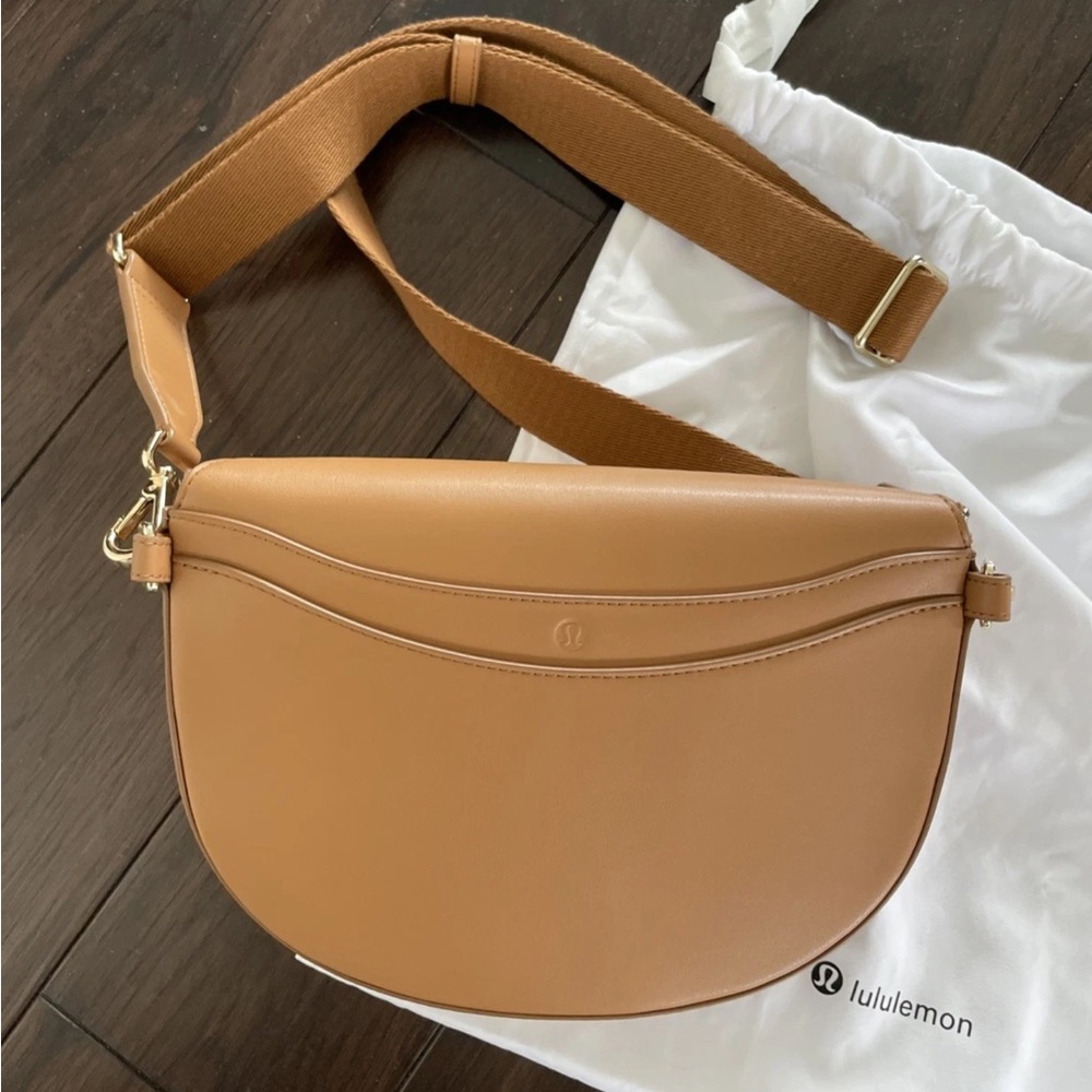 lululemon athletica tan crescent crossbody bag - Picture 2 of 8